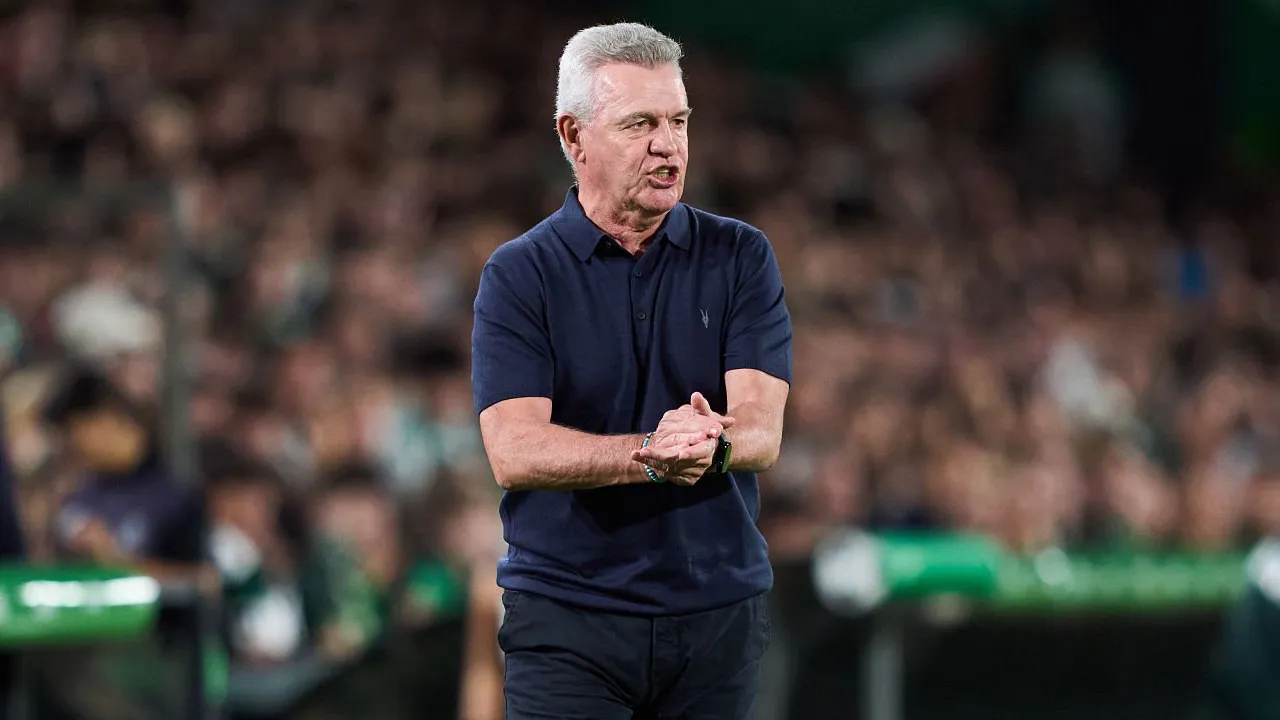 Javier Aguirre Pahami Kekhawatiran Suporter di Tengah Masa Sulit Valencia