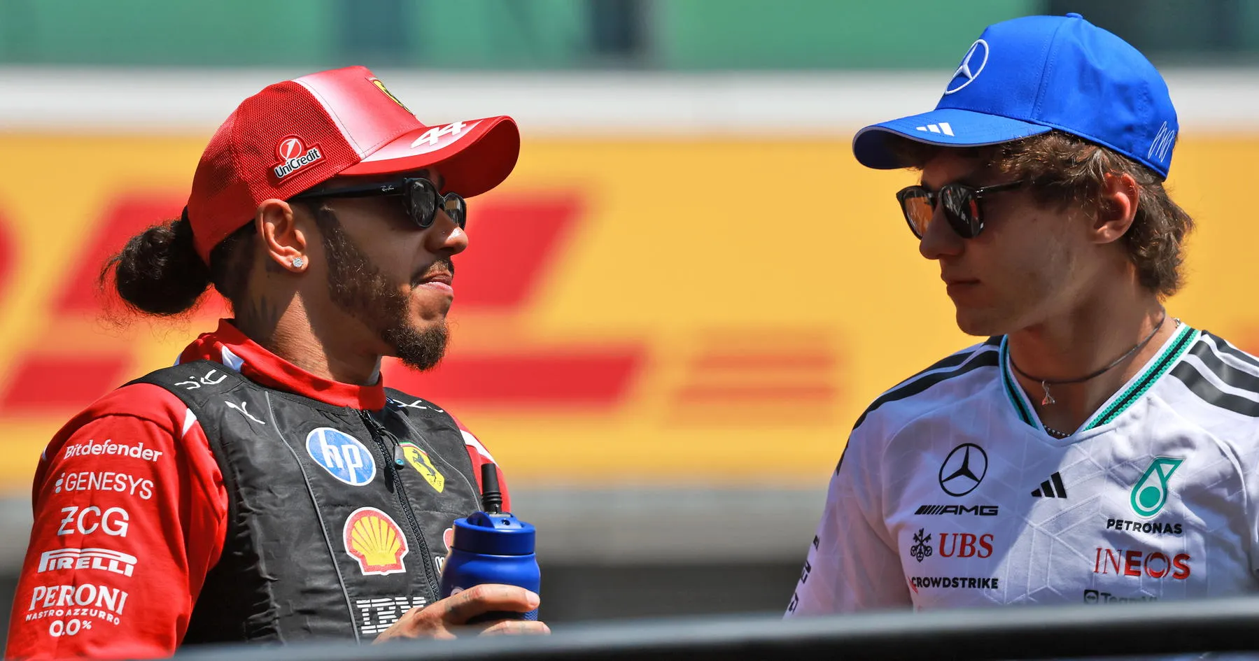 Lewis Hamilton Beri Pesan Lucu untuk Kimi Antonelli - sumber: (racingnews365)