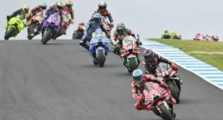 Marquez Menang Sprint Australia, Martin Terjatuh