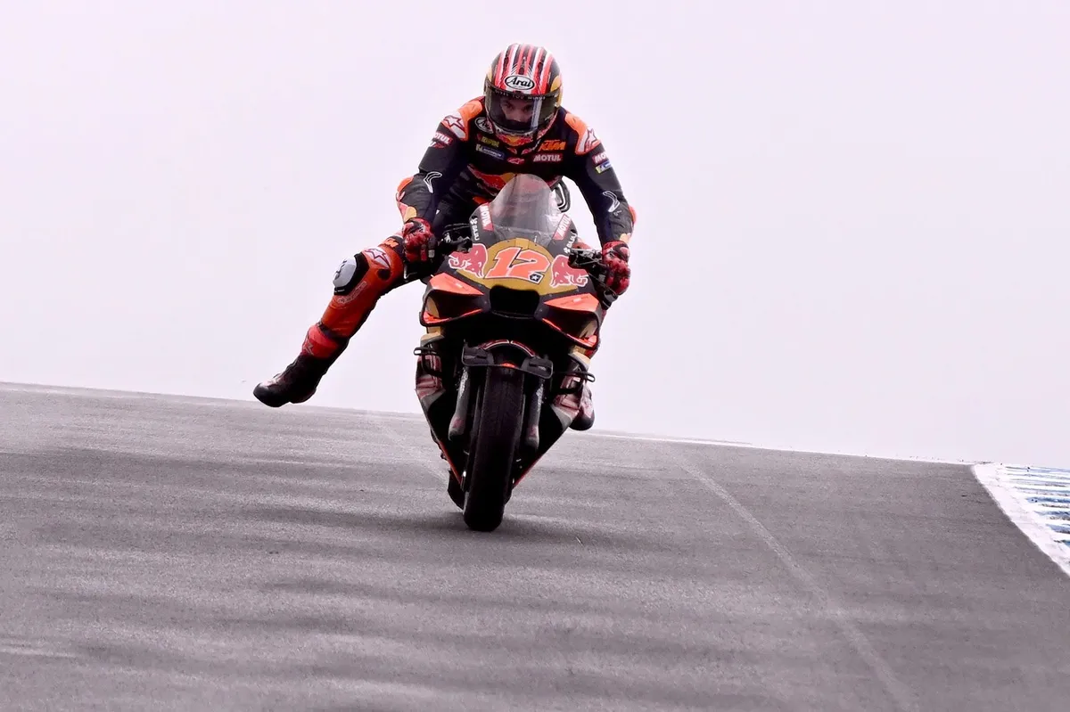 Maverick Vinales: “Di Rumah, Saya Tak Mendapat Bayaran” - sumber: (motorsport)