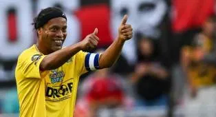 Ronaldinho Gaucho Tampil di Derby Ravenna Lawan Forlì di Usia 46 Tahun