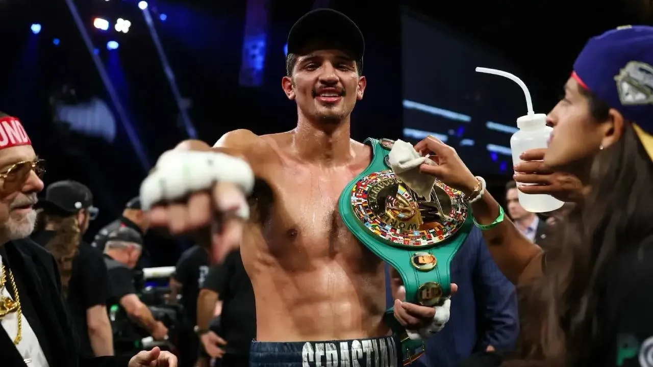 Dengan statusnya sebagai juara dunia, Sebastian Fundora kini memprioritaskan pertarungan penyatuan gelar daripada sekadar mempertahankan sabuk. (Foto: Fight TV)