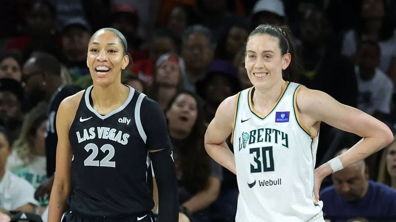 A’ja Wilson (kiri) dan Breanna Stewart. (Foto: AP)