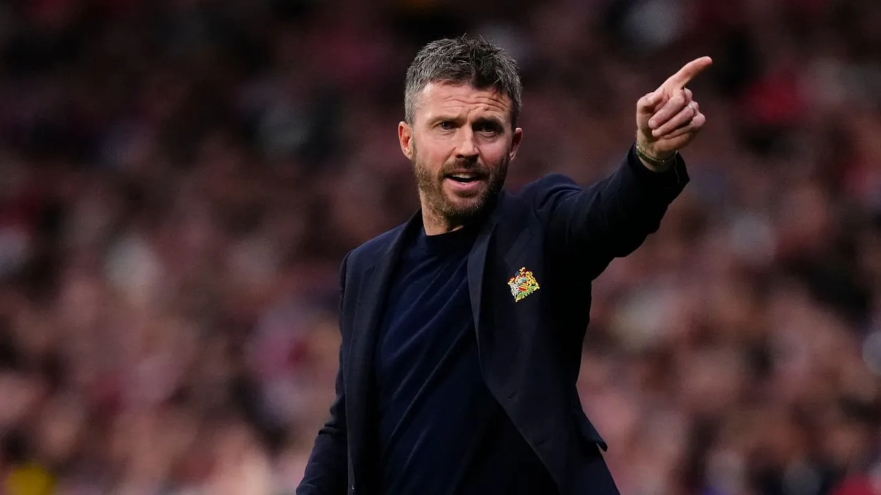 Bela Michael Carrick, Shearer Ungkap Mengapa MU Terus Terpuruk