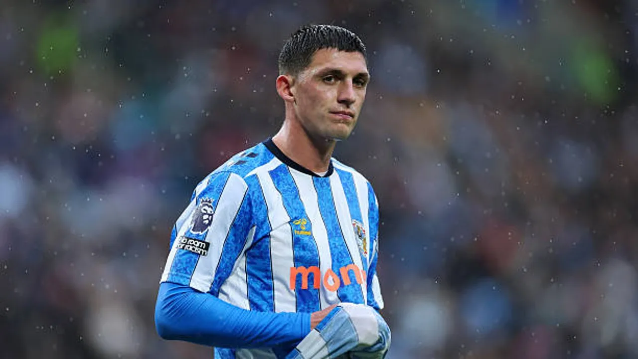 Bobby Thomas Alami Cedera saat Coventry City Ditundukkan Fulham