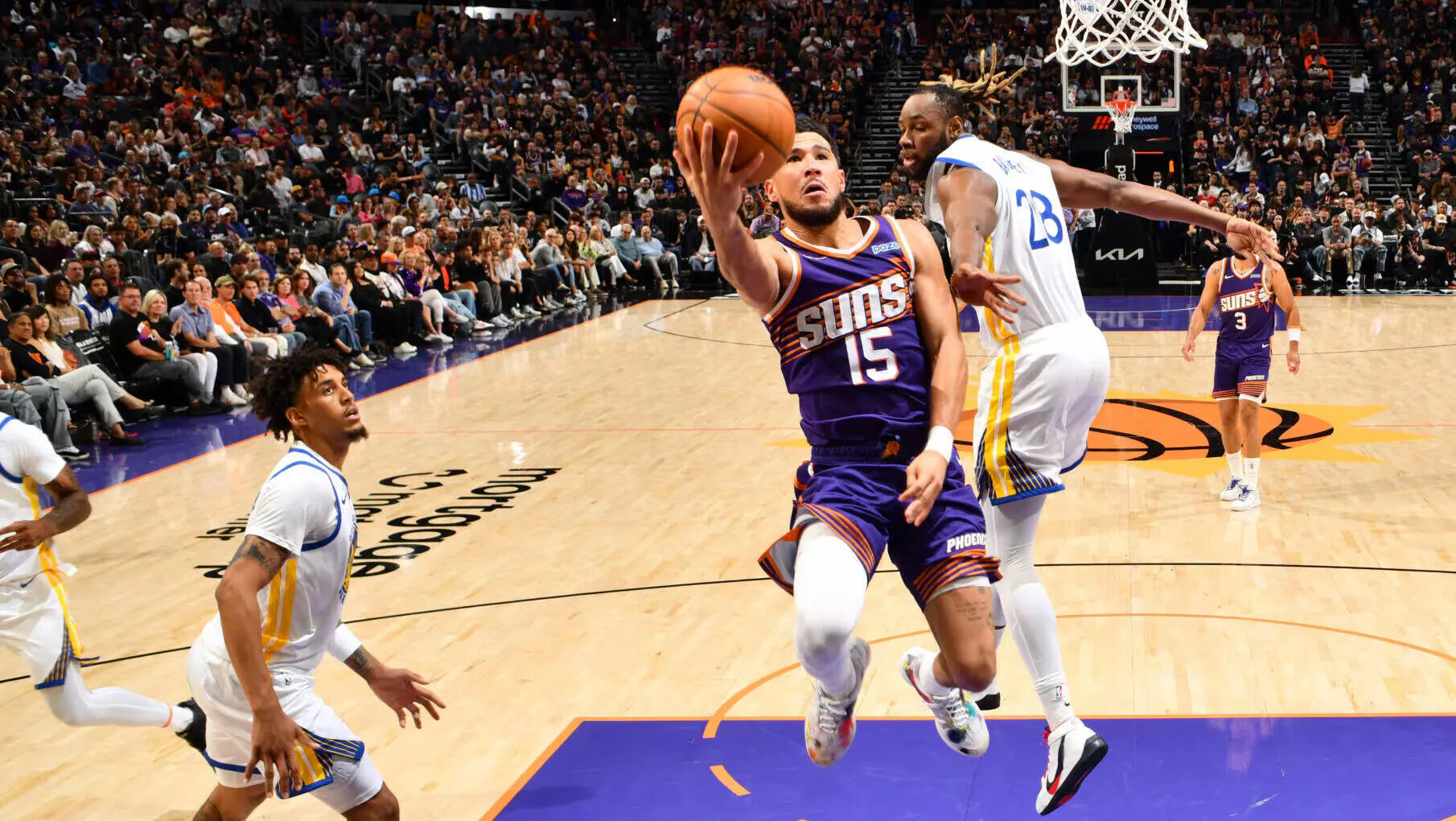 Booker dan Suns Taklukkan Warriors di Kandang, Skor 131-122 - sumber: (mainbasket)