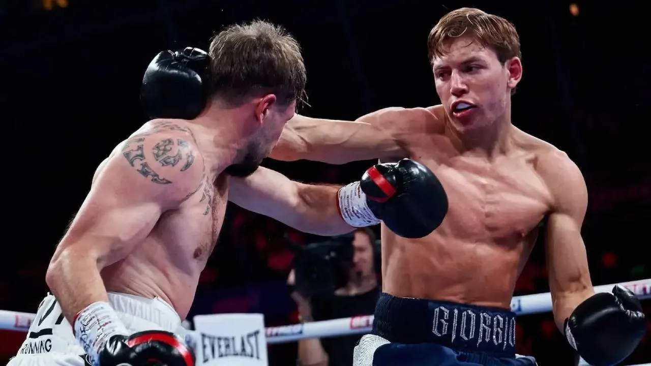 Giorgio Visioli (kanan) mempertahankan rekor tak terkalahkan setelah melewati perlawanan sengit Hughes dalam duel 10 ronde. (Foto: Fight TV)