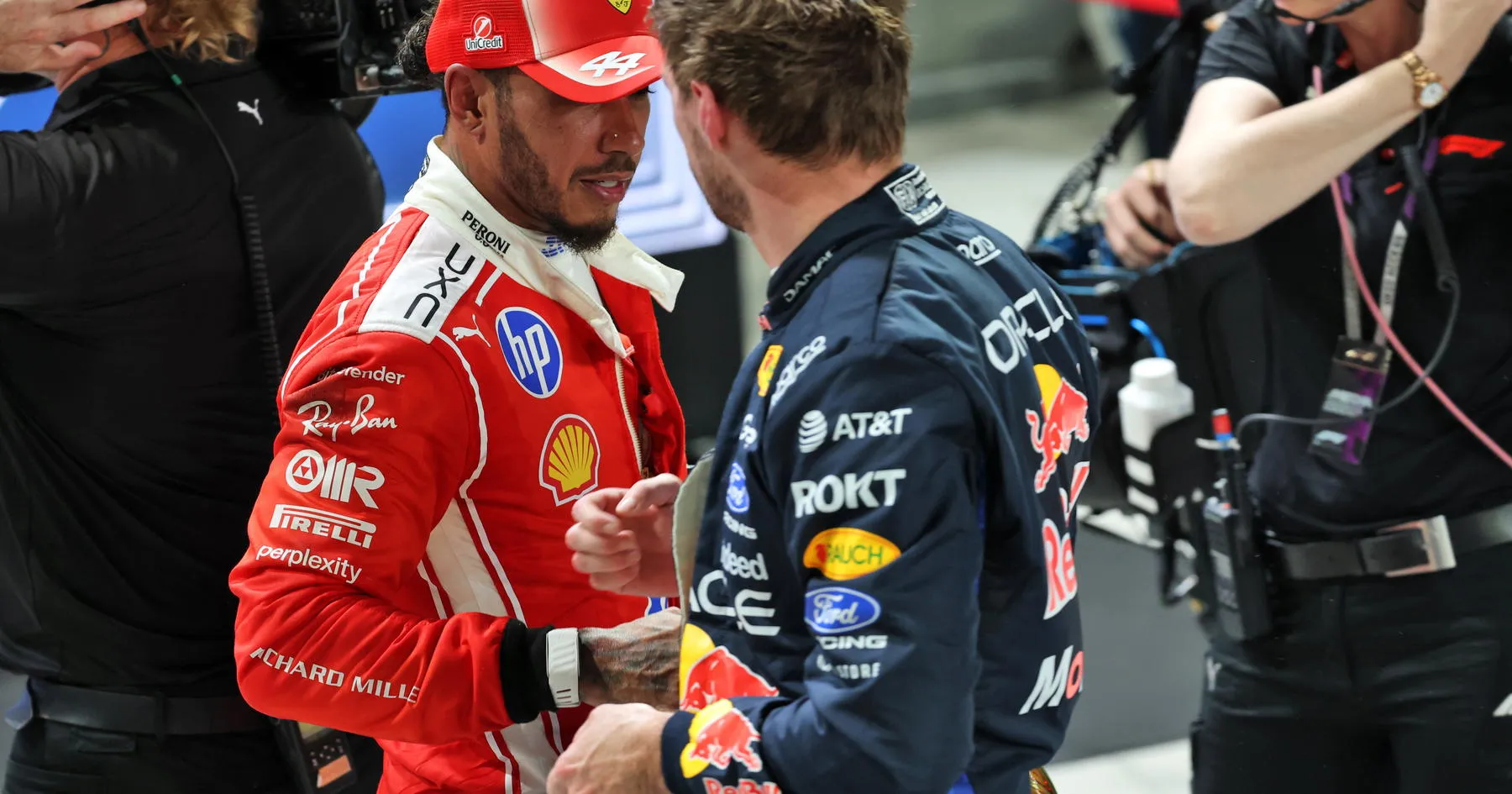 Hamilton Dukung Trek Bergelombang, Berbeda dengan Verstappen - sumber: (racingnews365)