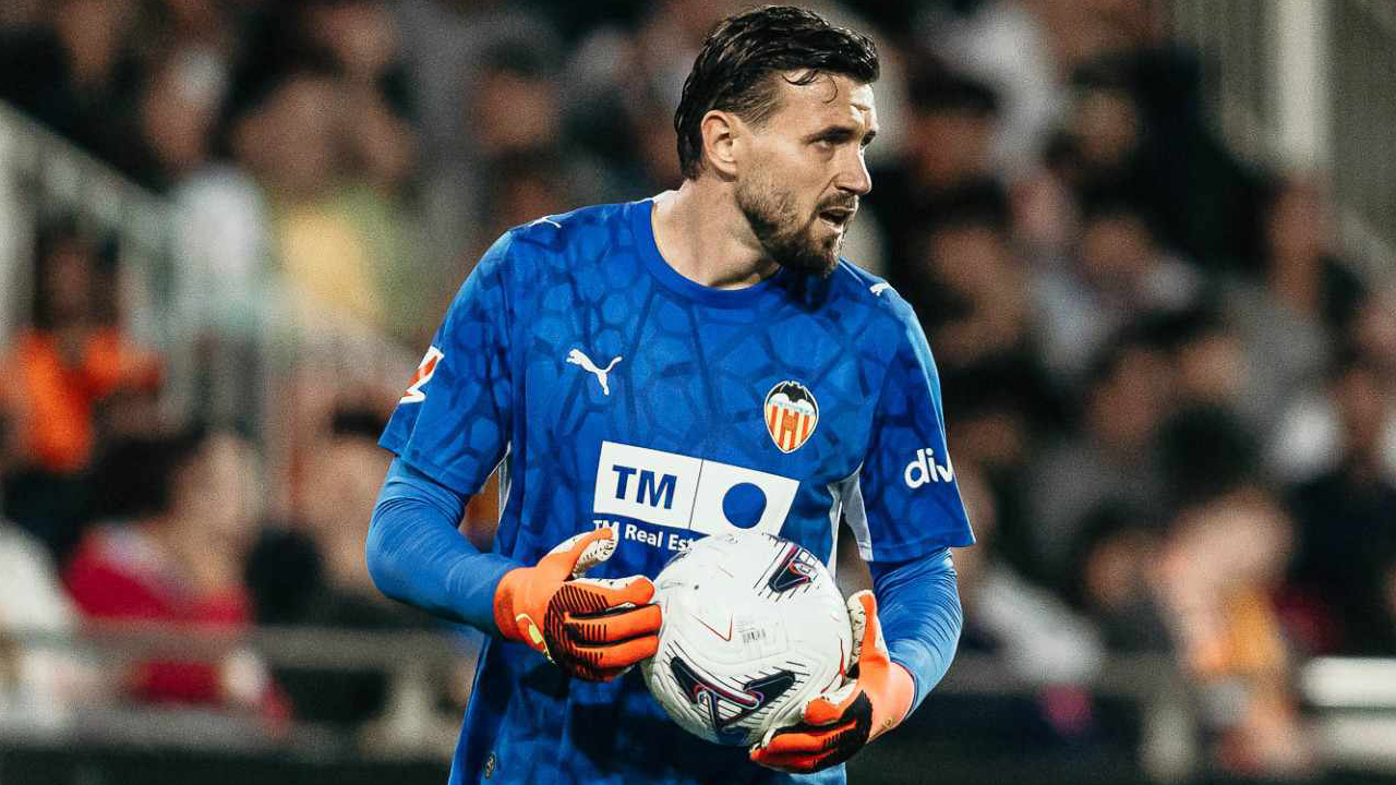 Kemenangan Sudah di Depan Mata, Stole Dimitrievski Kecewa Valencia Kalah