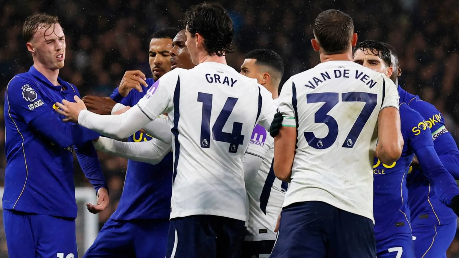 Keputusan Kontroversial Wasit Mengusir Cole Palmer dalam Laga Kontra Tottenham - sumber: (givemesport)