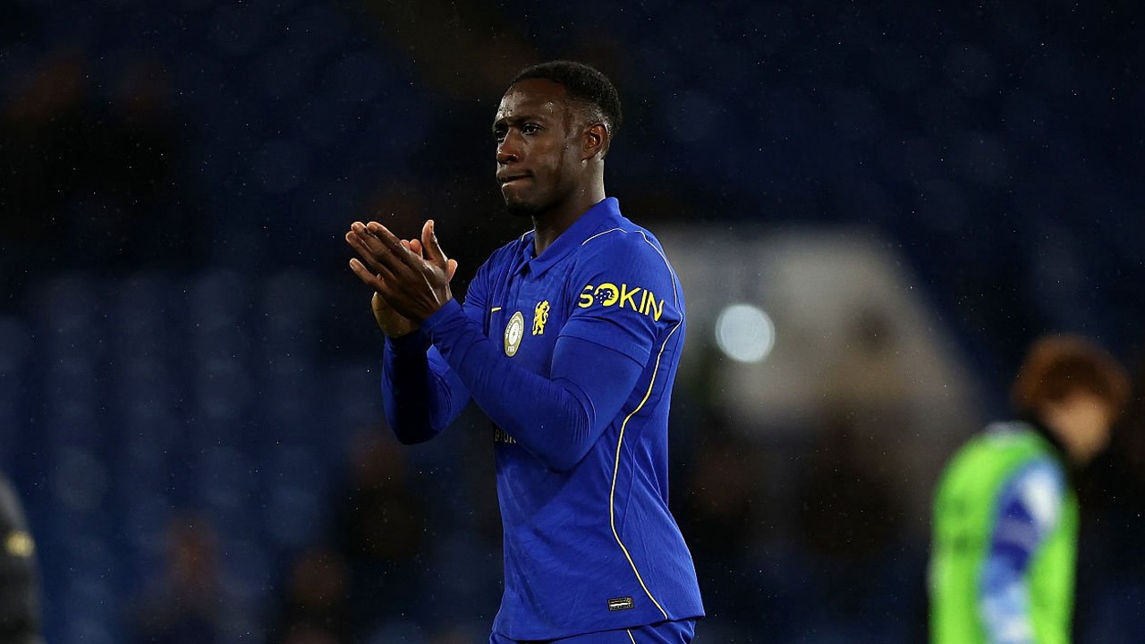 Martin Keown Kritik Keputusan Xabi Alonso Telat Mainkan Danny Welbeck