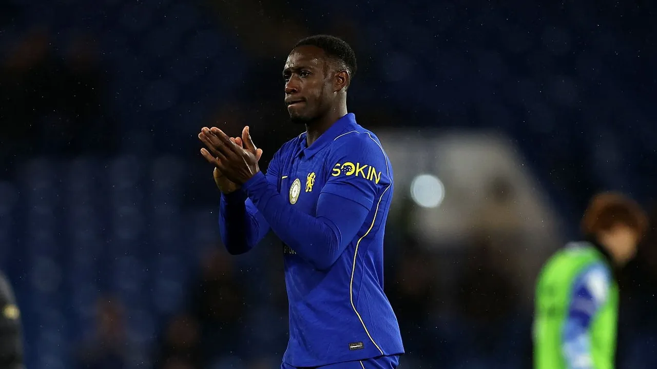 Martin Keown Kritik Keputusan Xabi Alonso Telat Mainkan Danny Welbeck
