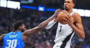 Mavericks Tanpa Flagg dan Irving, Spurs Raih Kemenangan Pertama
