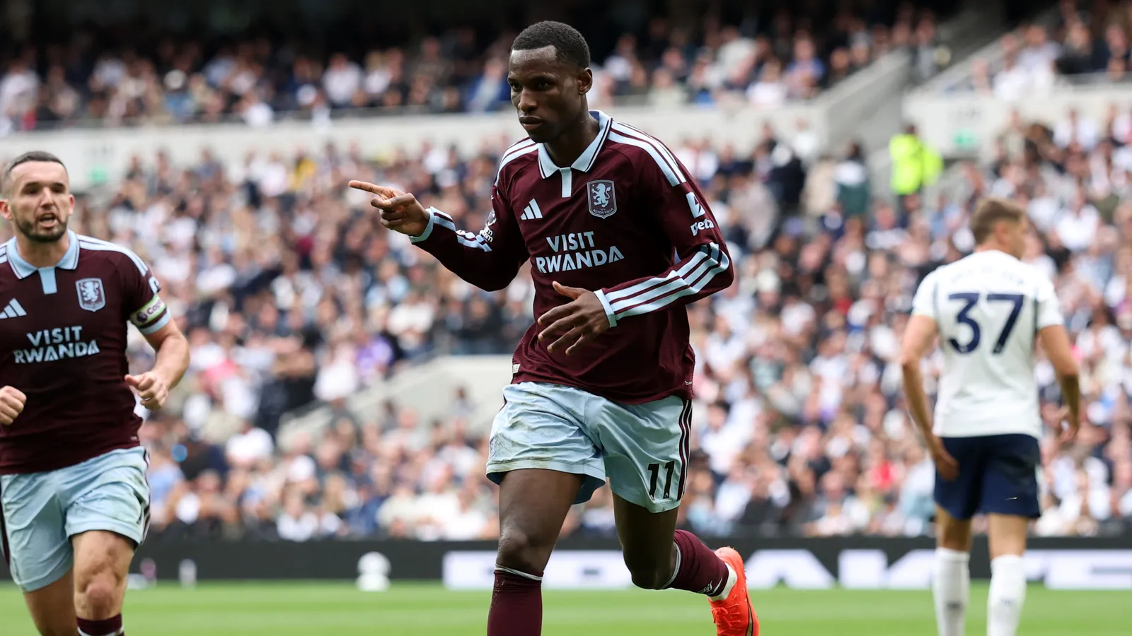 Penampilan Gemilang Nicolas Jackson Bungkam Kritik Alan Shearer Saat Hadapi Aston Villa - sumber: (givemesport)