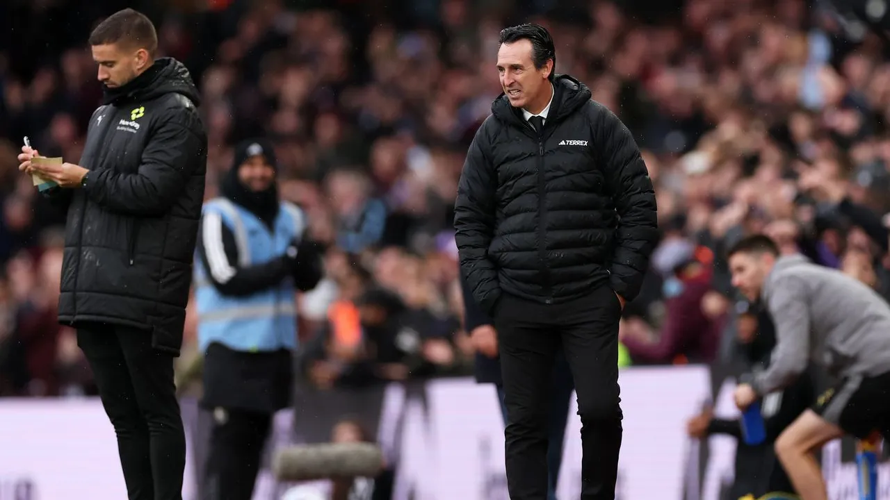 Unai Emery Berterima Kasih kepada Fans Villa Usai Tumbangkan Man City
