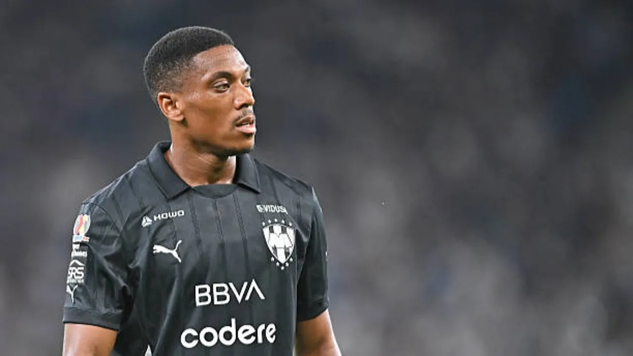 Javier Aguirre dorong Valencia rekrut mantan bintang Manchester United, Anthony Martial, untuk atasi krisis lini depan