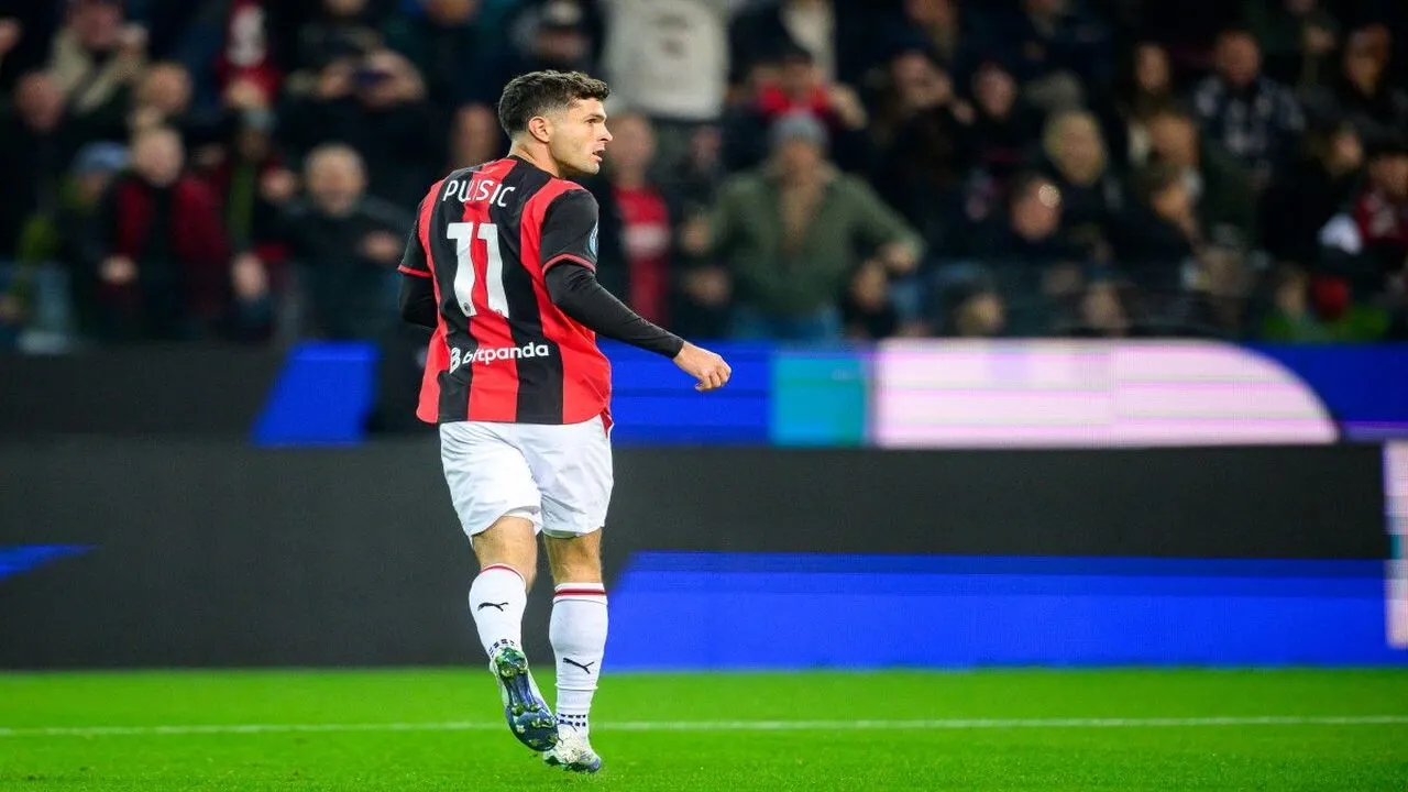 Christian Pulisic merayakan gol yang dicetaknya saat AC Milan menang 2-0 atas Udinese di pekan ke-8 Serie A dini hari tadi (26/10) / via AFP