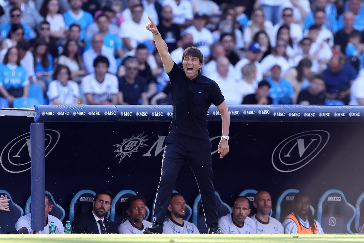 Conte Picu Perdebatan di Kalangan Fans Man United Jelang Keputusan Carrick - sumber: (footballitalia)
