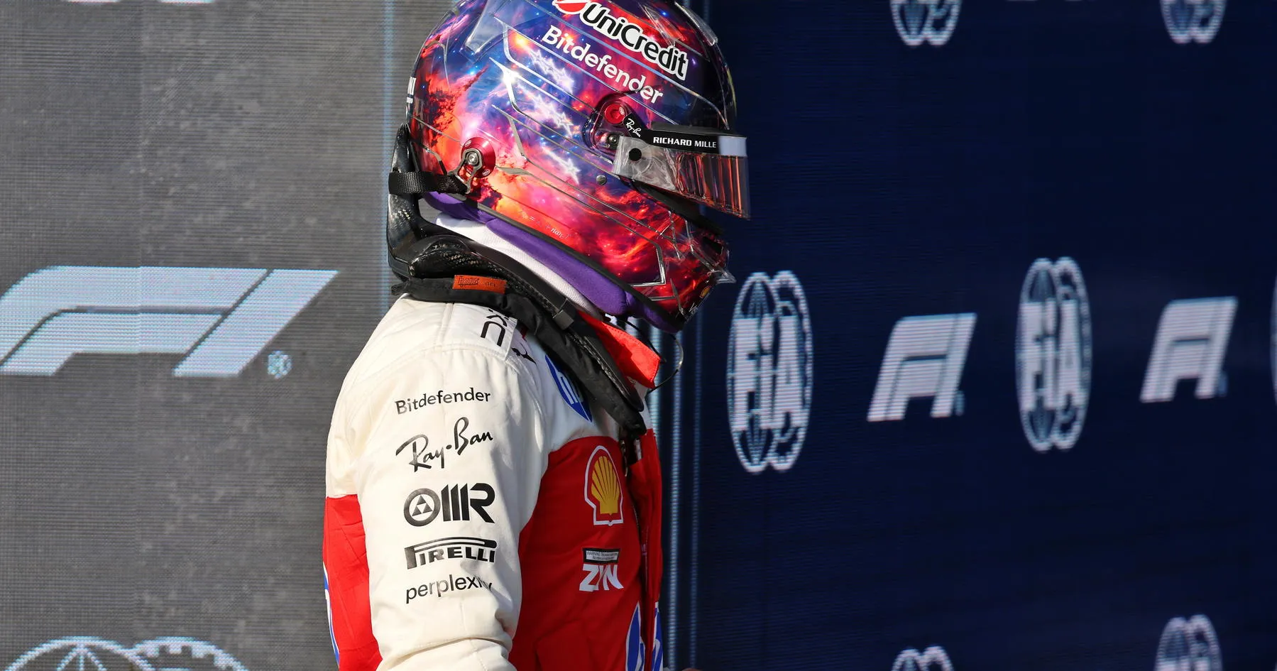 Lewis Hamilton Ungkap Alasan ‘Gila’ Absen di Podium USGP - sumber: (racingnews365)