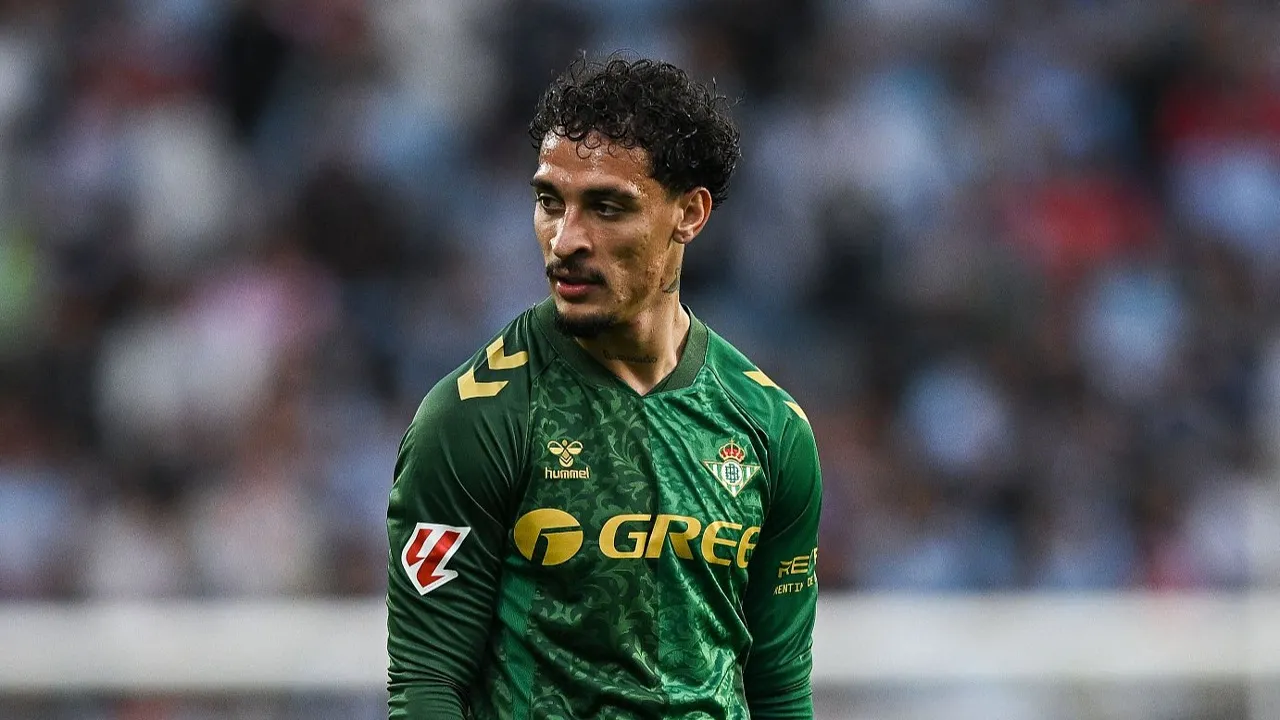 Manuel Pellegrini sebut kecemasan berlebih jadi alasan Antony belum cetak gol untuk Real Betis musim ini