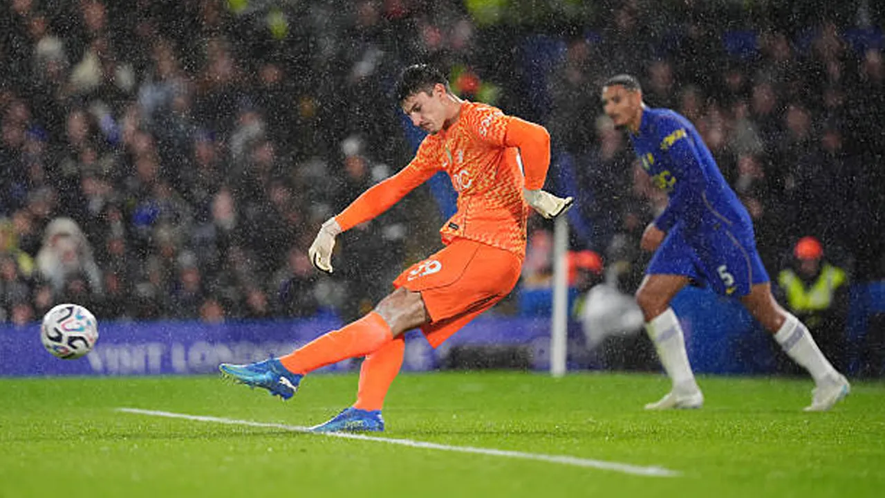 Maxence Lacroix Bela Mike Penders Usai Kekalahan Chelsea dari Tottenham