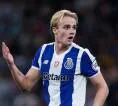 Newcastle United Incar Victor Froholdt, FC Porto Ogah Lepas di Januari