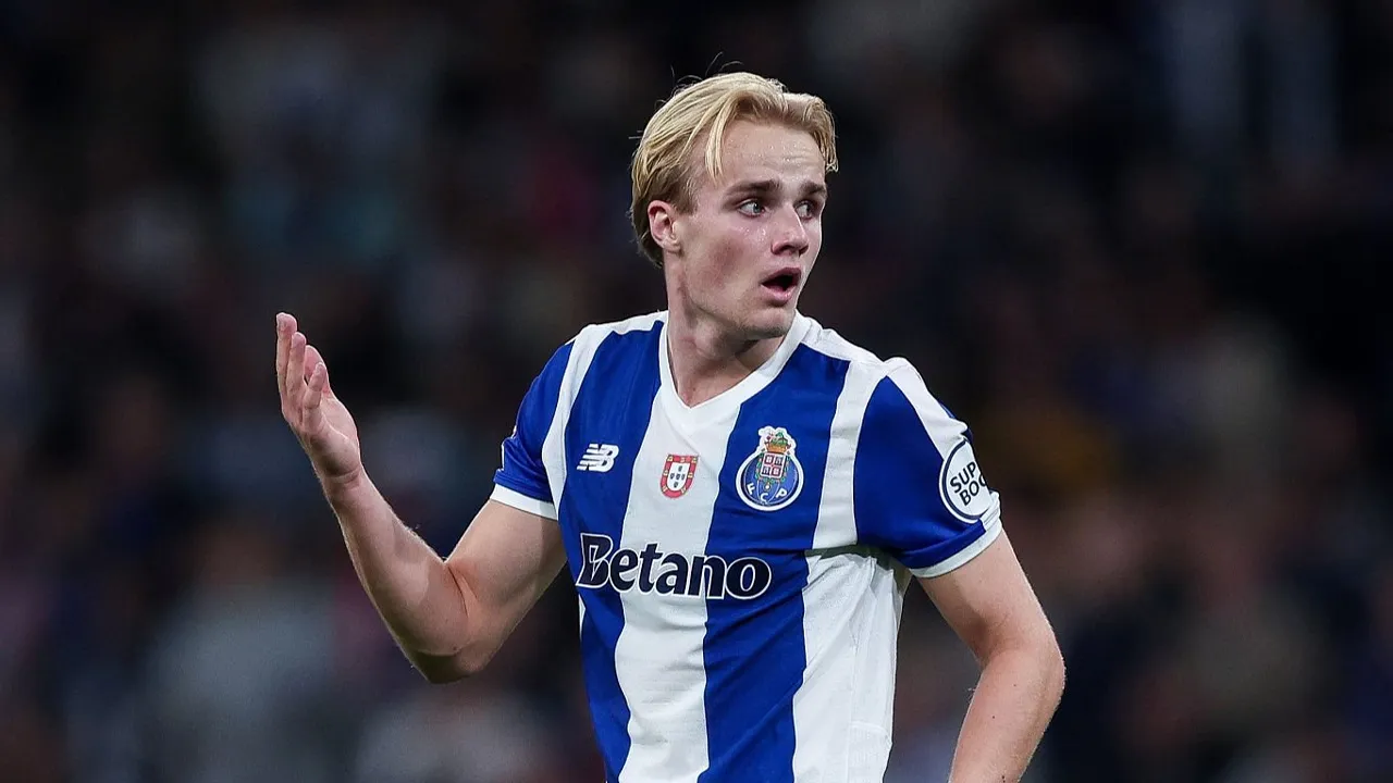 Newcastle United membidik gelandang FC Porto, Victor Froholdt, namun terancam gigit jari pada bursa transfer musim dingin