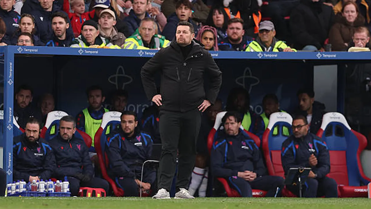 Pierre Sage Tegaskan Tak Ada Keributan di Crystal Palace