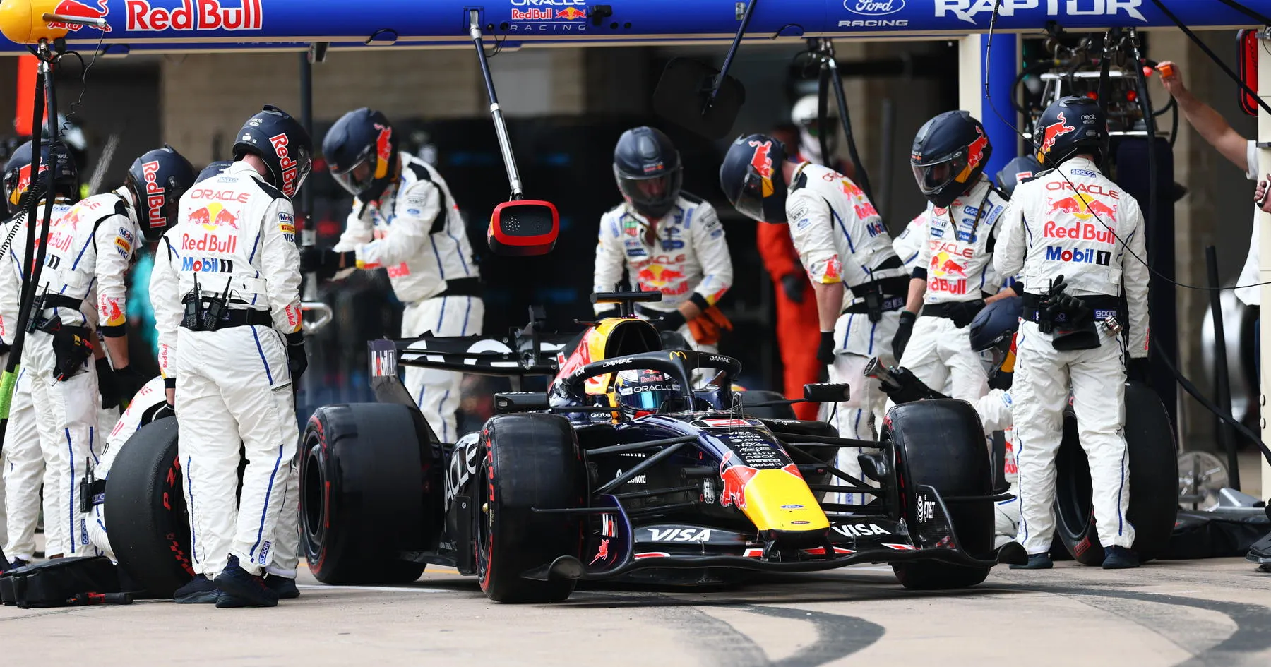 Red Bull Kembali Hadapi Masalah, Antonelli Hindari Bencana - sumber: (racingnews365)