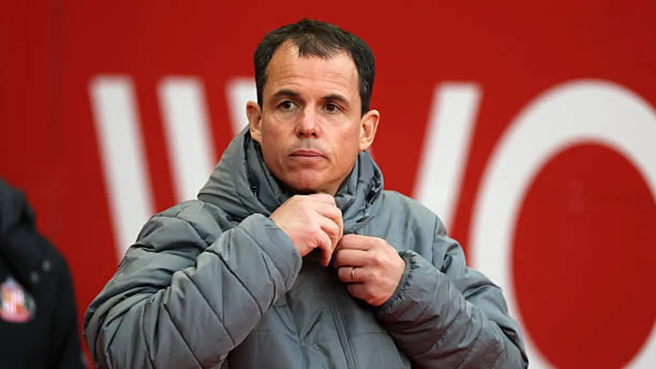 Regis Le Bris puji kedisiplinan pemain Sunderland usai imbangi Leeds United 0-0 di tengah cuaca ekstrem