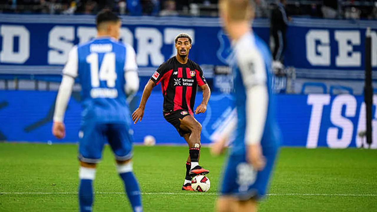 Rekor Tak Terkalahkan Bayer Leverkusen Terhenti, Cedera Loic Bade Tambah Luka