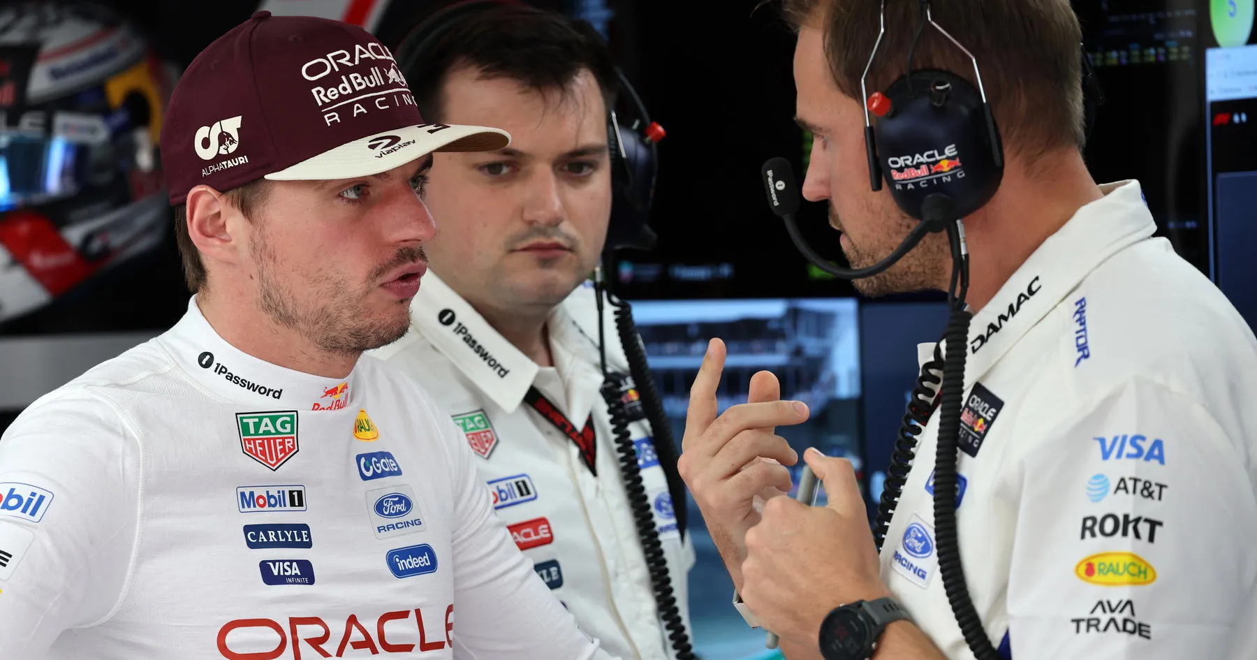 Verstappen Usulkan Bahasa Isyarat Pasca Gangguan Radio Terbaru - sumber: (racingnews365)