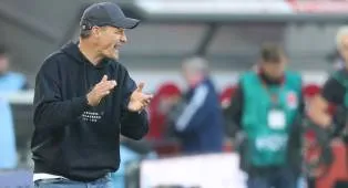 Alexander Blessin Bakal Rotasi Pemain Saat Gladbach Hadapi Karlsruher