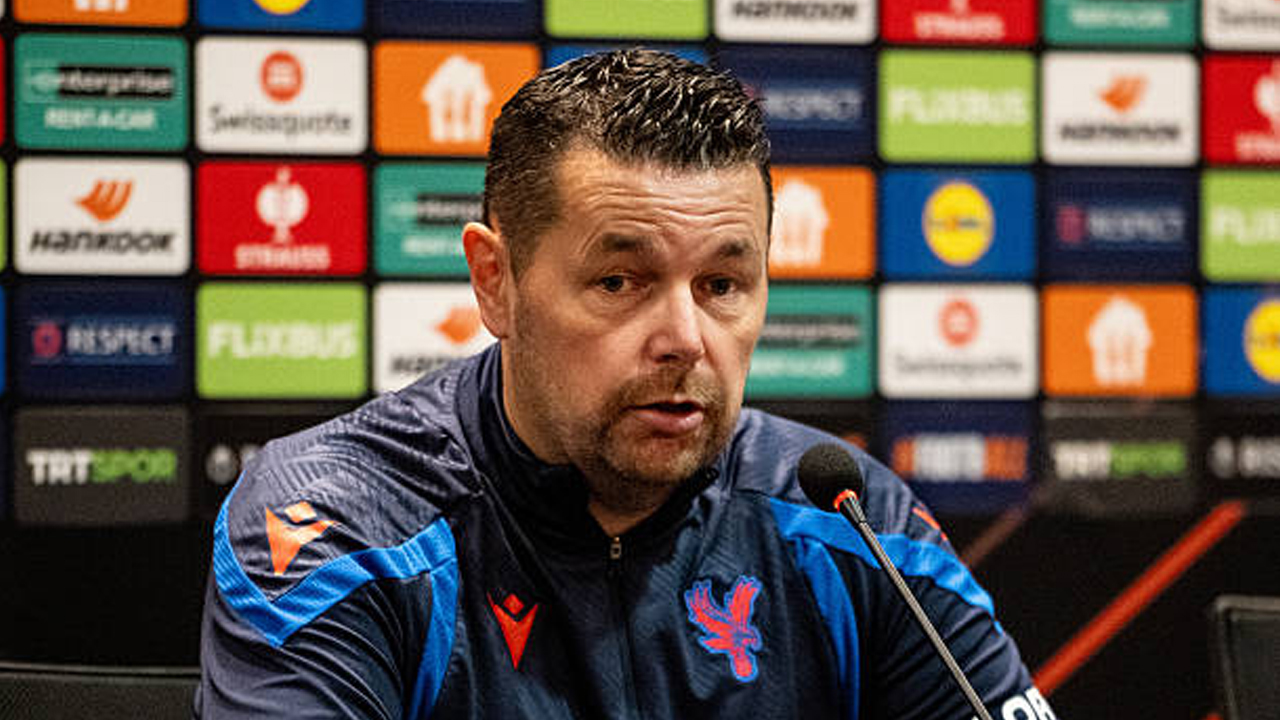 Crystal Palace Pertimbangkan Pelatih Free Agent untuk Gantikan Pierre Sage