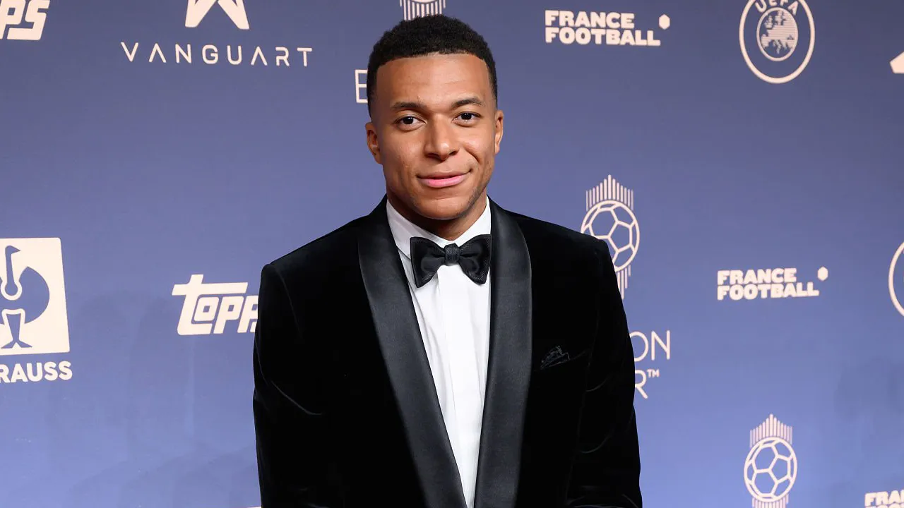 Cuma Terpaut 41 Poin, Kane dan Kylian Mbappe Bersaing Ketat di Ballon d'Or