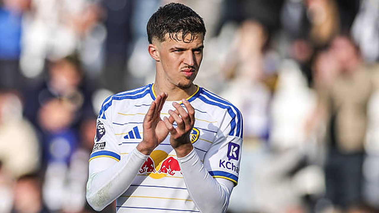 Diburu Banyak Klub, Leeds United Tak Mau Lepas Tarik Muharemovic di Januari