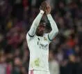 Eduardo Camavinga Diduga Dipukul Tiang Bendera, La Liga Turun Tangan