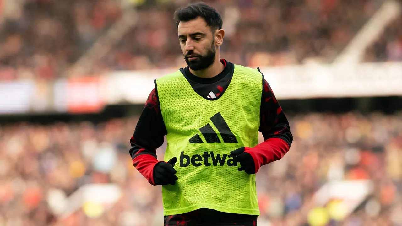 Gary Neville Geram, Bruno Fernandes Dinilai Keterlaluan Kritik Carrick
