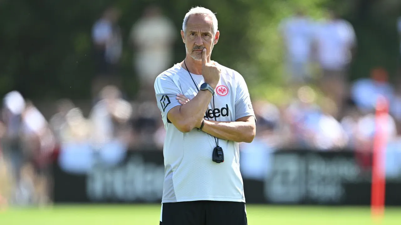 Hadapi Hamburg, Adi Hutter Konfirmasi Bakal Rotasi Pemain Frankfurt