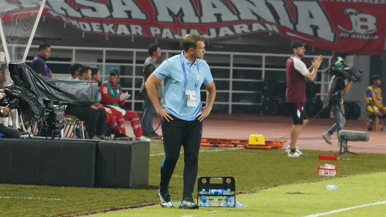 Igor Tidak Bedakan Pendekatan Taktik Persib di Setiap Ajang