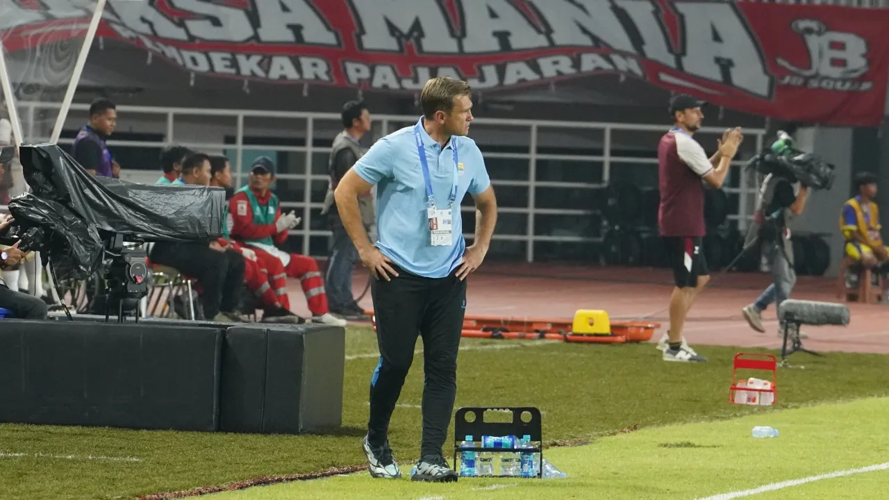Igor Tidak Bedakan Pendekatan Taktik Persib di Setiap Ajang