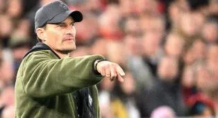 Jelang Laga vs Karlsruher, Alexander Blessin Update Kondisi Skuad Gladbach