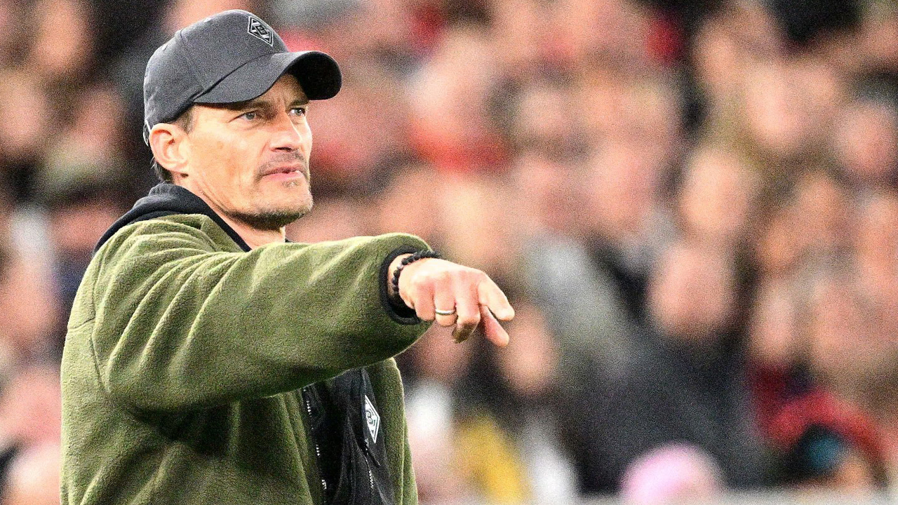 Jelang Laga vs Karlsruher, Alexander Blessin Update Kondisi Skuad Gladbach