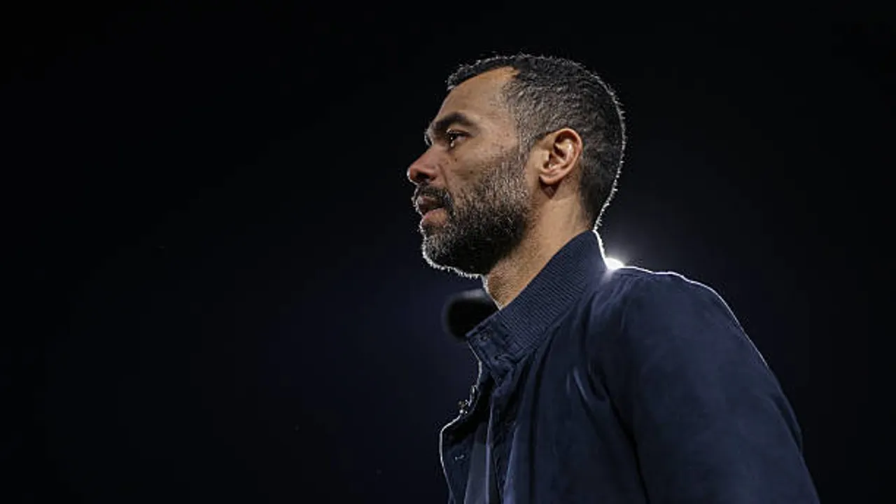 Ashley Cole dilirik jadi pelatih kepala anyar Bromley usai Andy Woodman tinggalkan klub League One