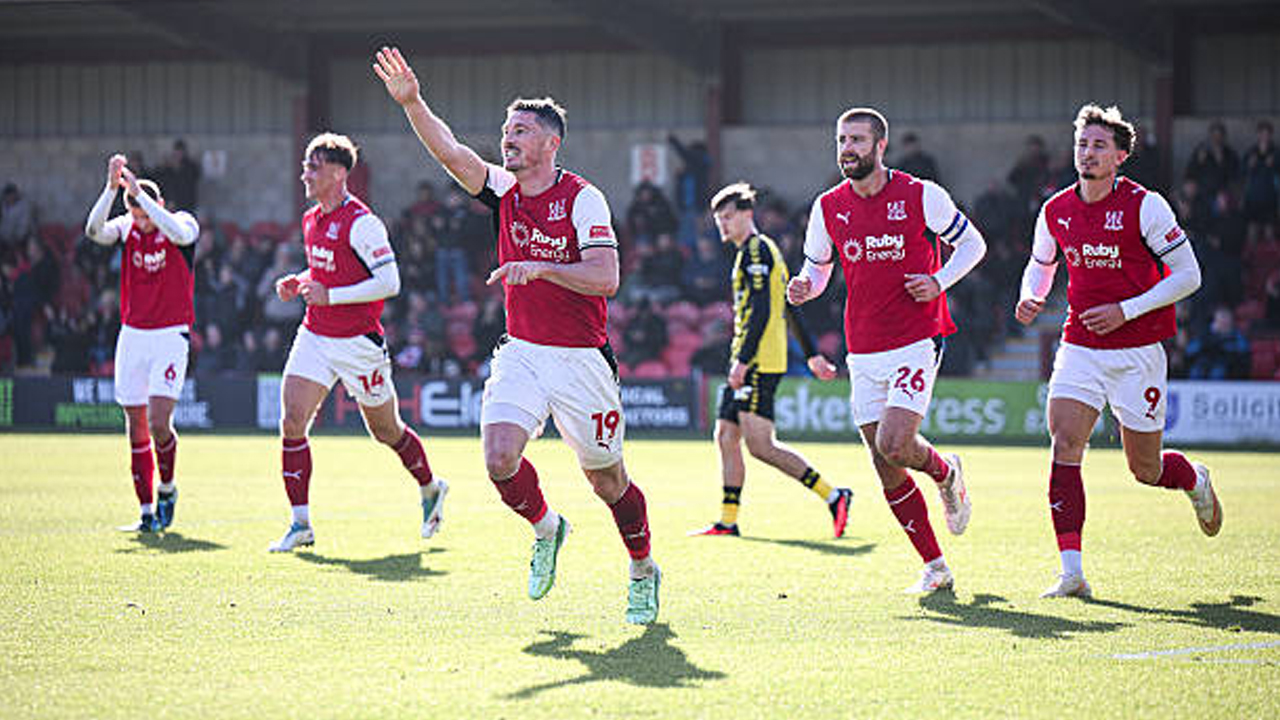 Matt Lawlor Minta Pemain Fleetwood Town Tak Takut Hadapi Arsenal