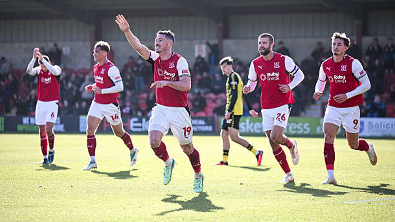 Matt Lawlor Minta Pemain Fleetwood Town Tak Takut Hadapi Arsenal