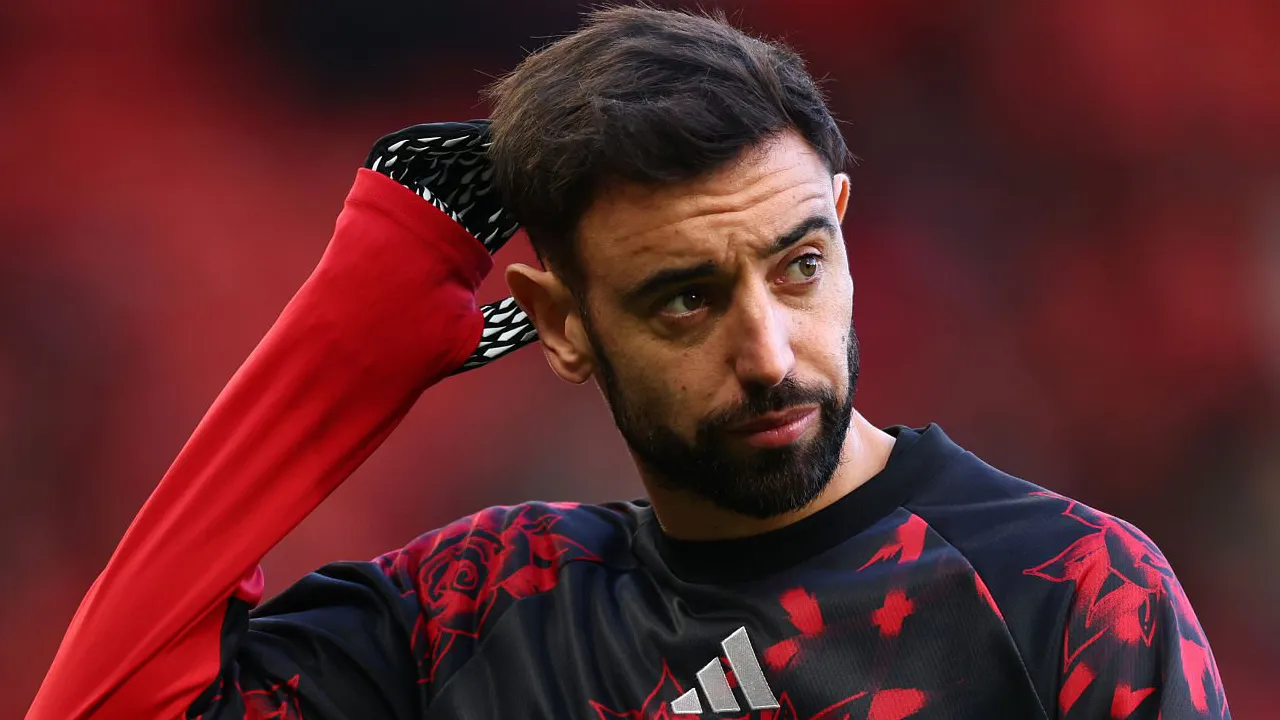 Michael Carrick Kirim Pesan Tegas Usai Parkir Bruno Fernandes