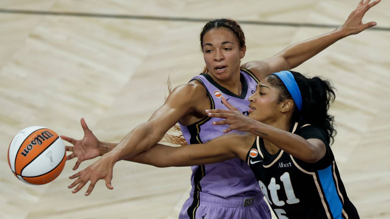 Pelatih Atlanta Dream Sebut Angel Reese Dirugikan Keputusan Wasit