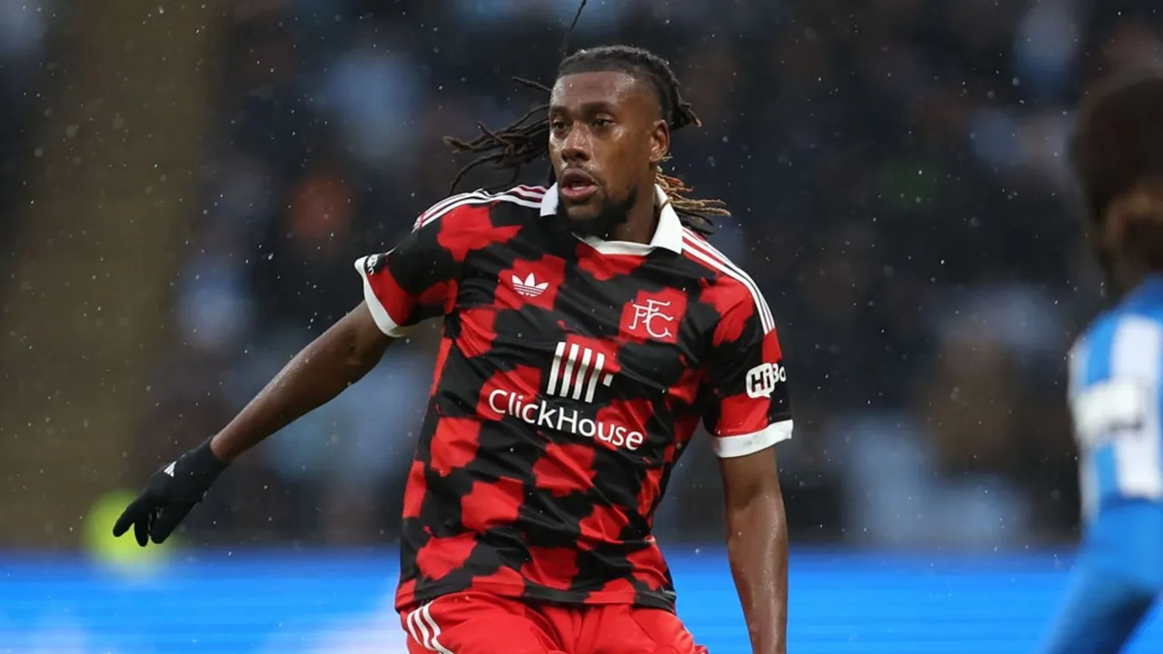 Alex Iwobi berhasil menyamai rekor penampilan Mohamed Salah sebagai pemain Afrika kedua dengan penampilan terbanyak di Premier League