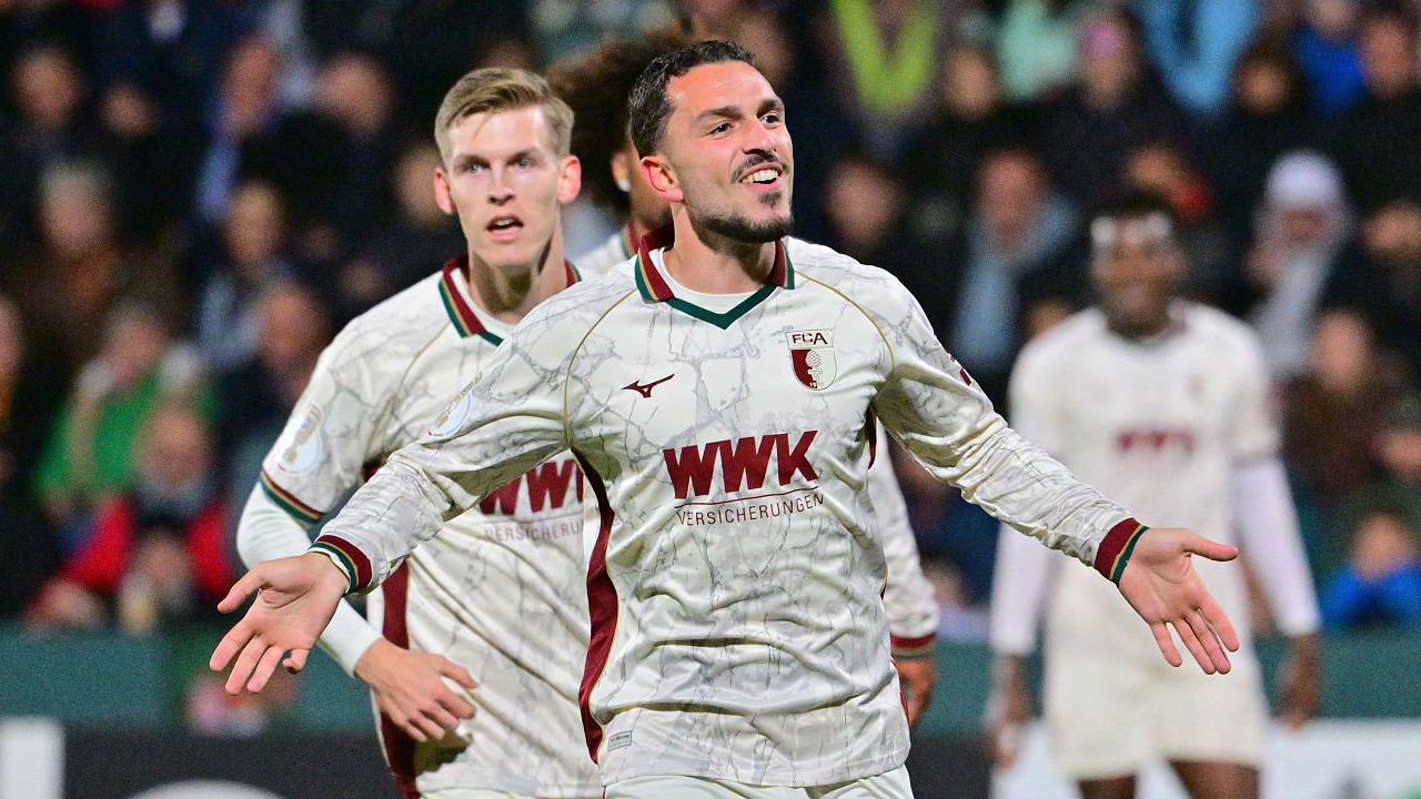 Arijon Ibrahimovic Bahagia Augsburg Lolos ke 16 Besar DFB Pokal
